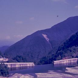 Dam with mountains in the b...
