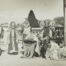 Tibetan dance at Hotel Moun...