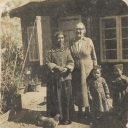 Margaret Vitants Tharchin w...
