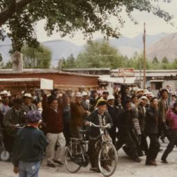 Tibetan demonstrators calli...
