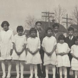 Native American Girls in Wh...